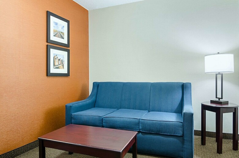 Hotel Comfort Inn & Suites