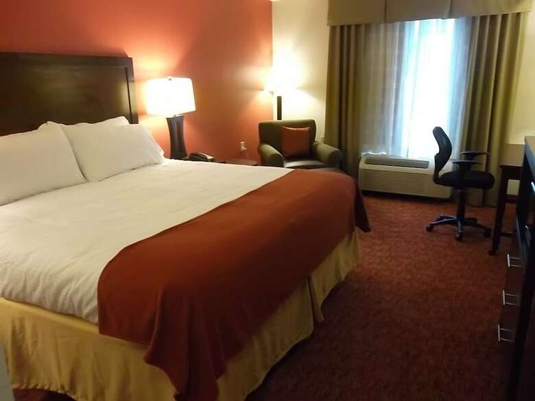 Holiday Inn Express Hotel & Suites Brookhaven