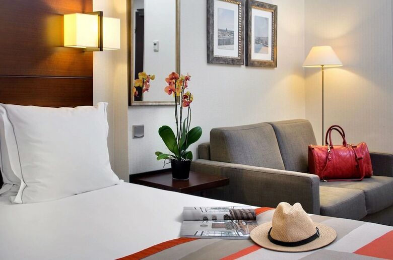 Hotel H�tel Le S�nat