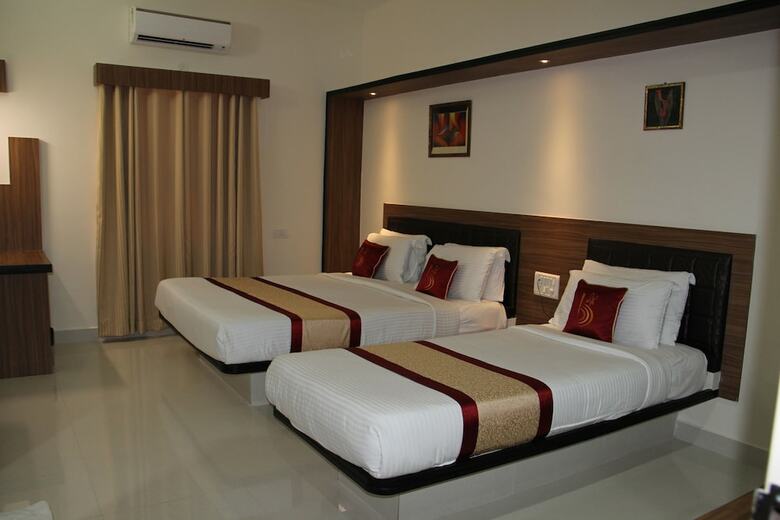 Hotel Grand Bee