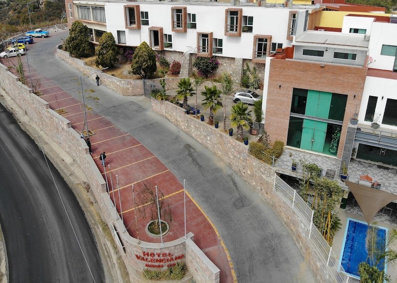 Hotel Valenciana Midway Inn