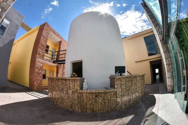 Hotel Valenciana Midway Inn