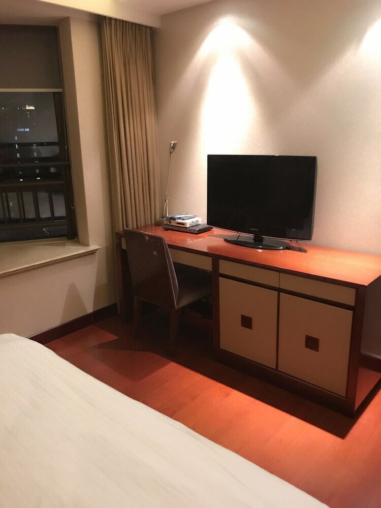 Jing'an Ziyuan Apartment
