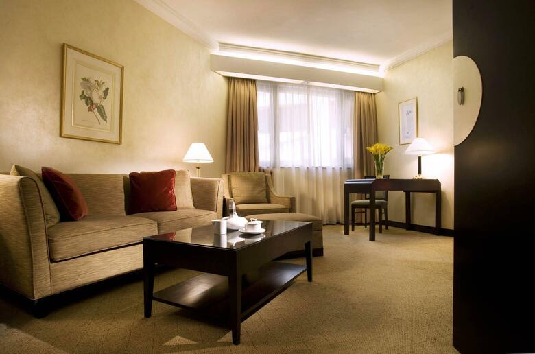 Gateway, Marco Polo Hotel