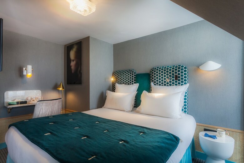 Handsome Hotel By Elegancia