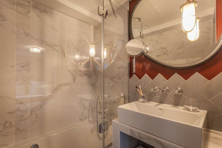 Handsome Hotel By Elegancia