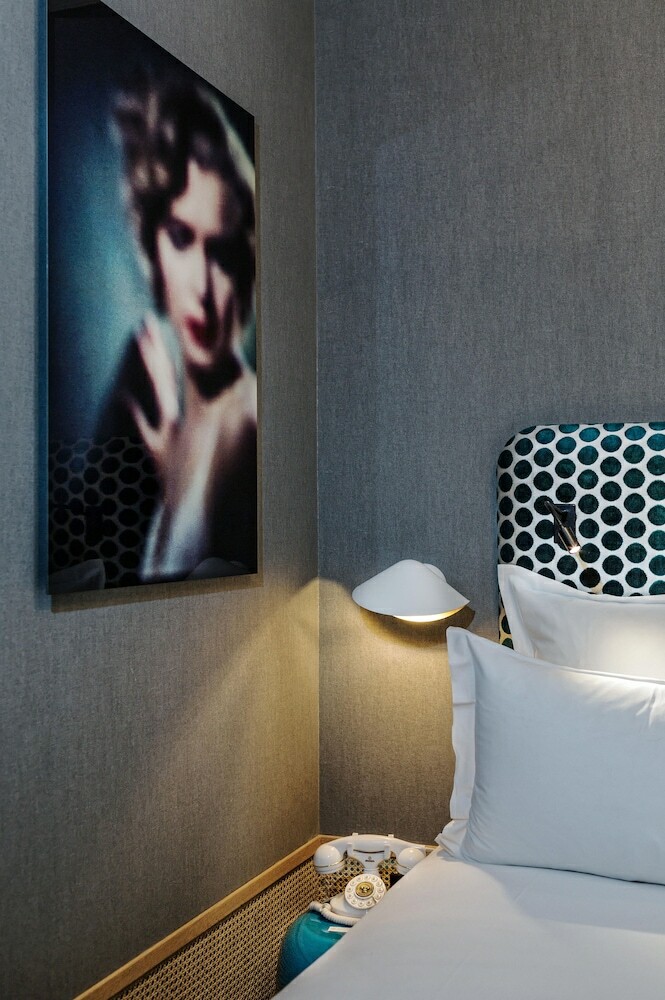 Handsome Hotel By Elegancia