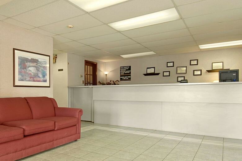 Motel Super 8 By Wyndham Red Deer