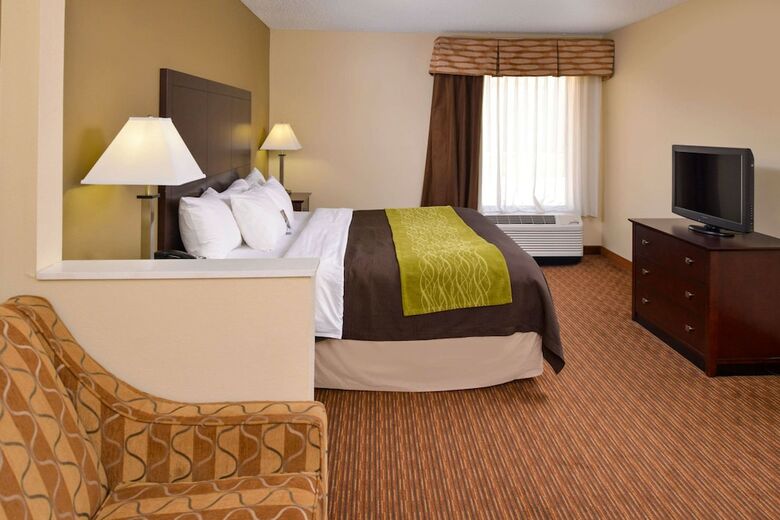 Hotel Comfort Inn & Suites