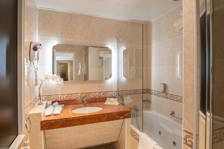 Hotel H�tel Ch�teau de Montvillargenne