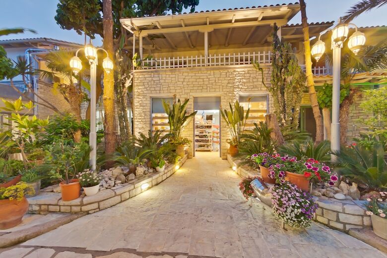 Aparthotel Rouda Bay Hotel