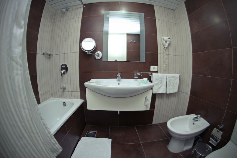 Madisson Hotel