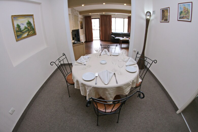 Madisson Hotel