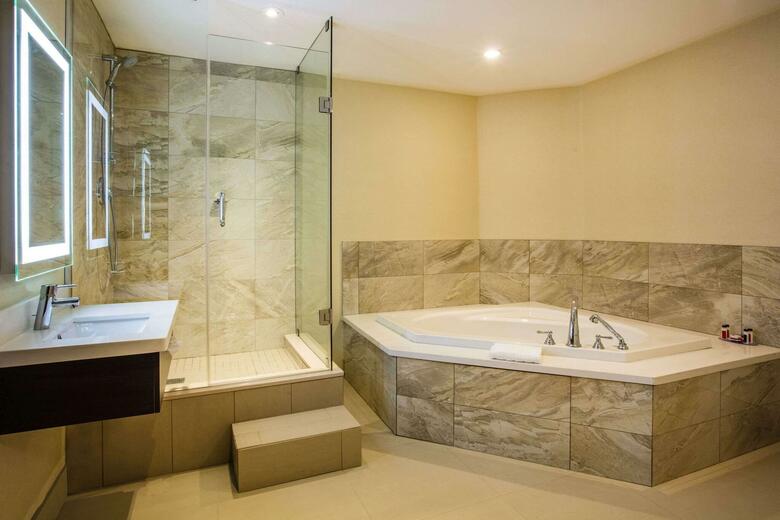 Hotel Ramada By Wyndham Jacksons Point