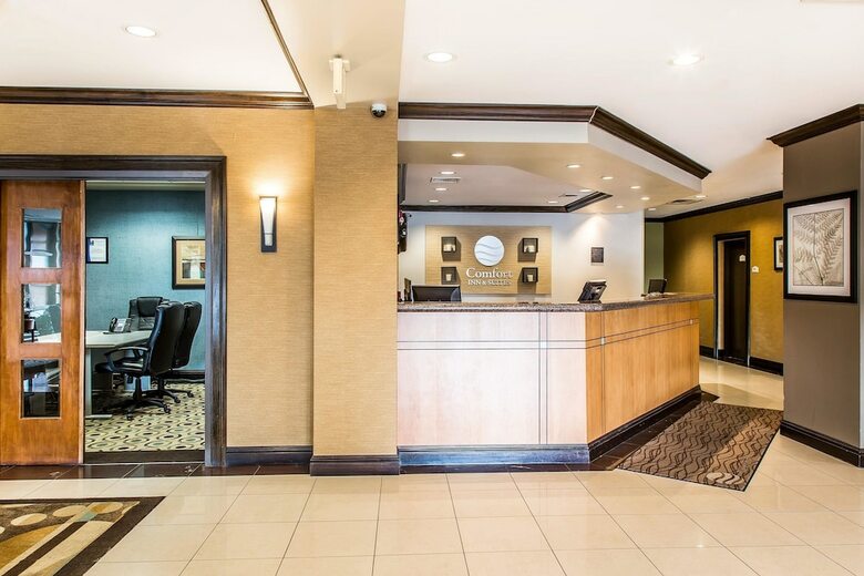 Hotel Comfort Inn & Suites