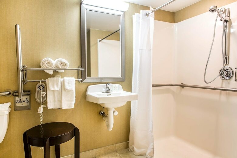 Hotel Comfort Inn & Suites