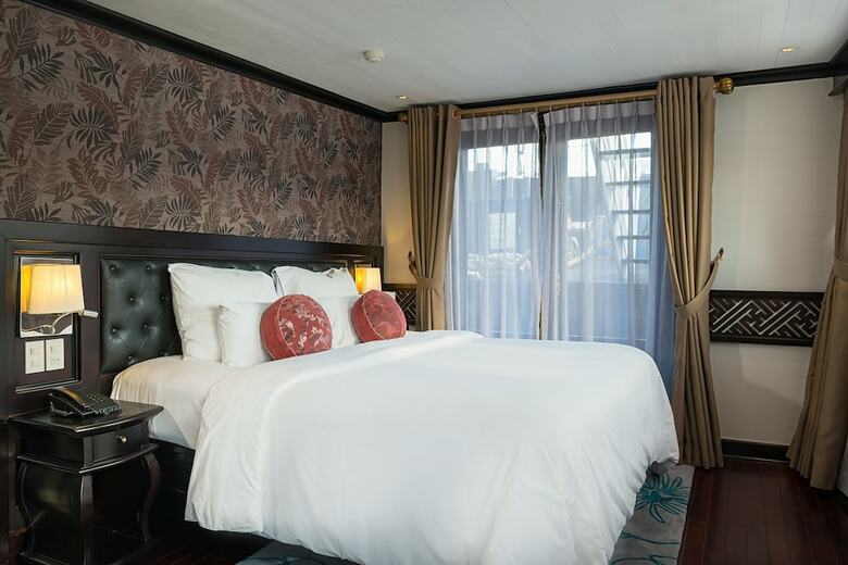 Paradise Luxury Sails Cruise