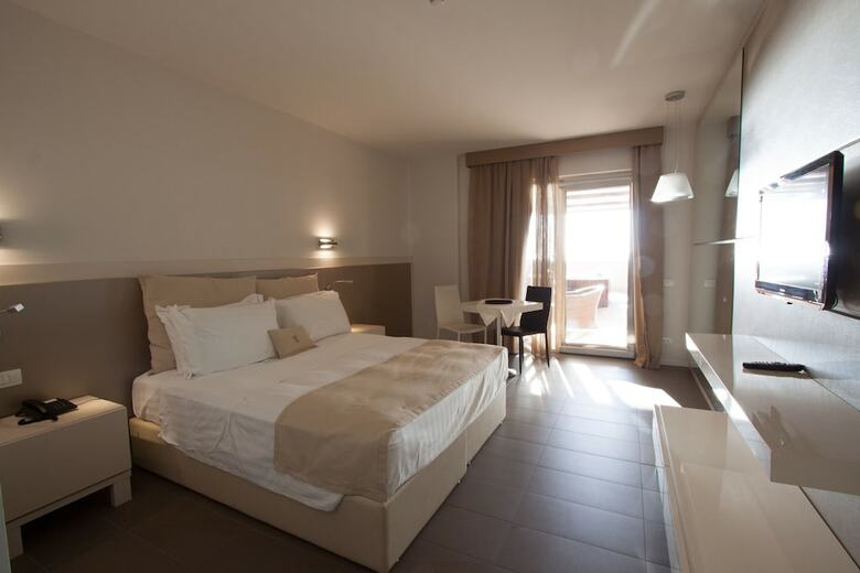 Main Palace Hotel