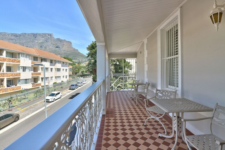 Hotel Underberg House