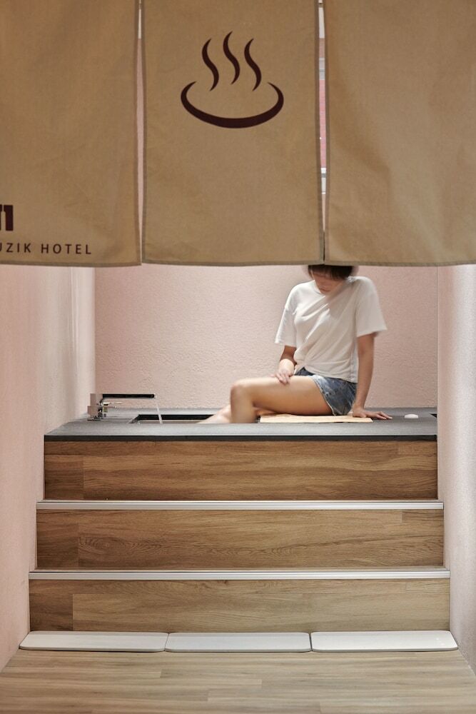 Muzik Hotel - Ximen Station Branch