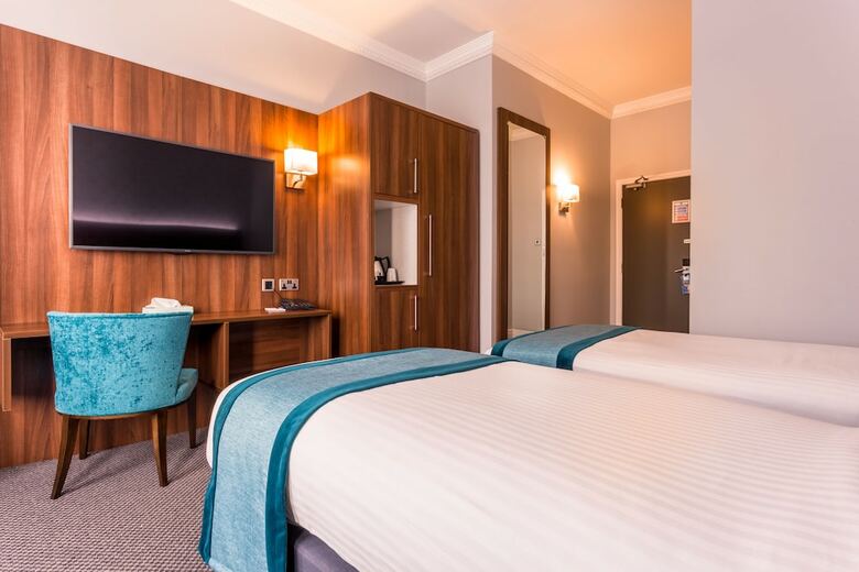 Carlton Hotel