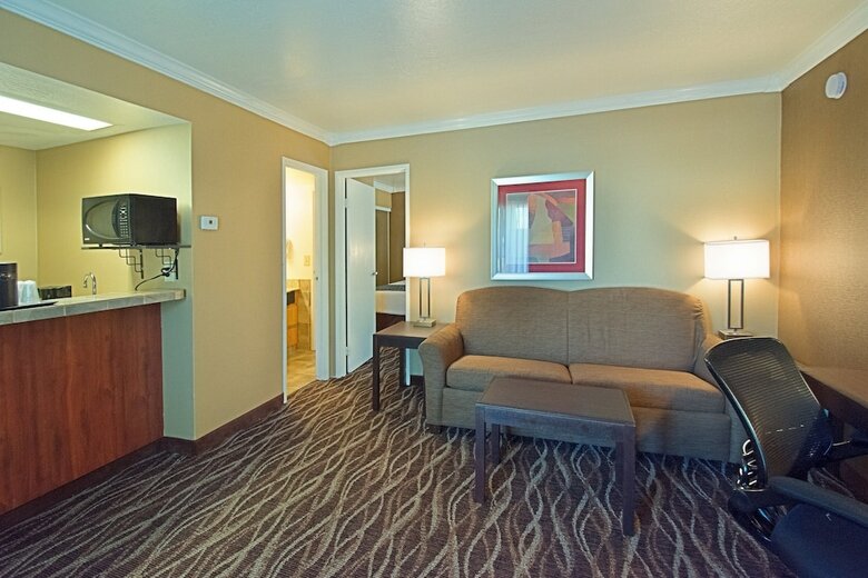 Hotel Tempe/phoenix Airport Innsuites At The Mall