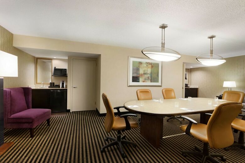 Hotel Embassy Suites Piscataway - Somerset