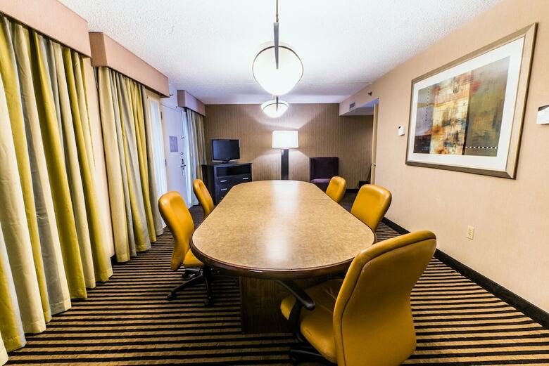 Hotel Embassy Suites Piscataway - Somerset