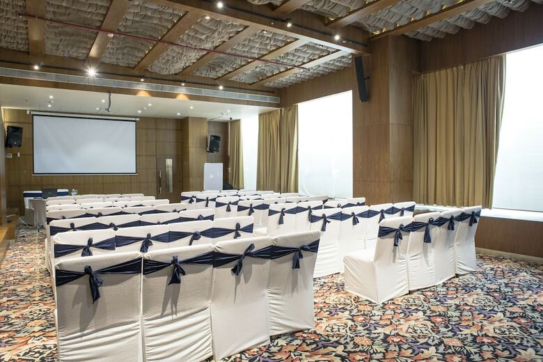 Monotel Luxury Business Hotel