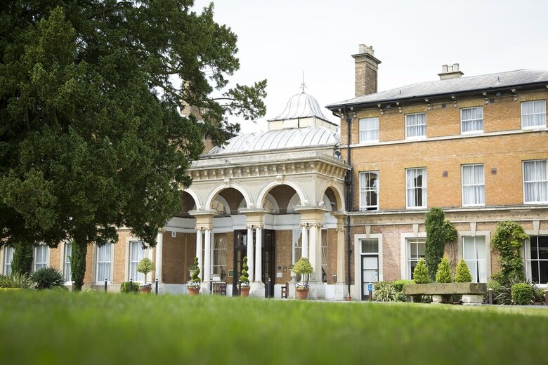 Oatlands Park Hotel