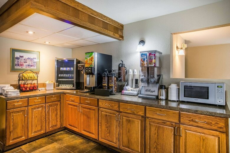 Motel Super 8 By Wyndham Wichita East