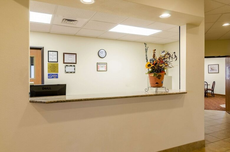 Hotel Rodeway Inn & Suites