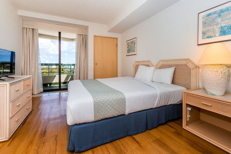 Hotel Alupang Beach Tower