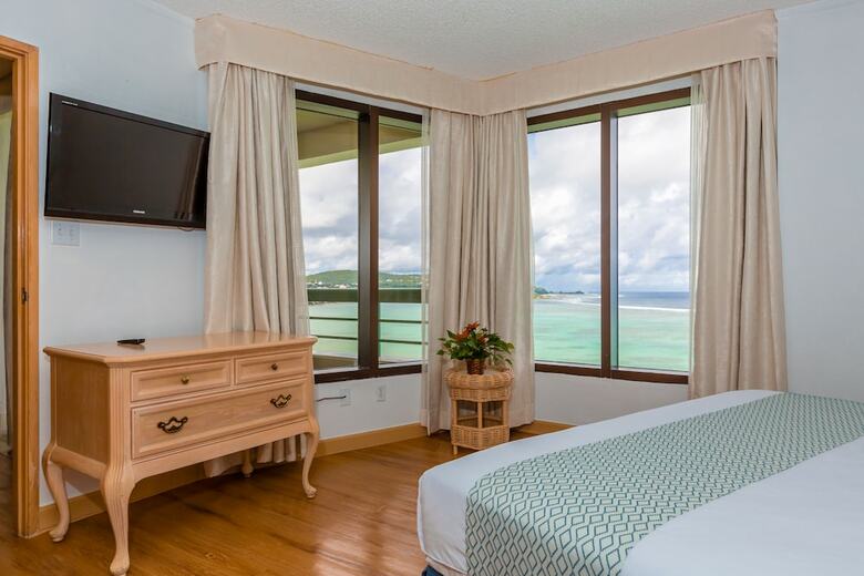 Hotel Alupang Beach Tower