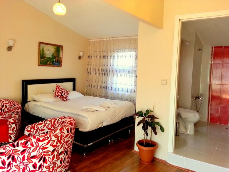 Apartamentos By Pera Suites