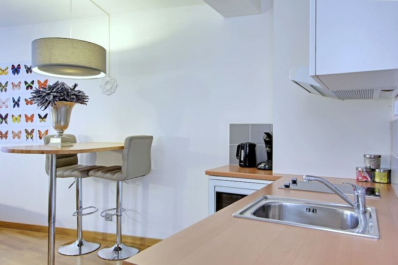 Short Stay Group Museum View Serviced Apartments