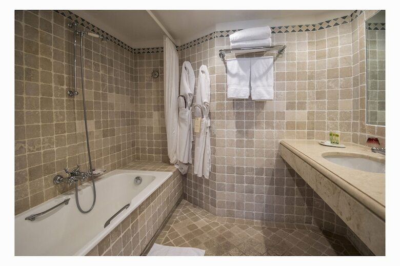 Hotel La P�rouse Nice Baie Des Anges