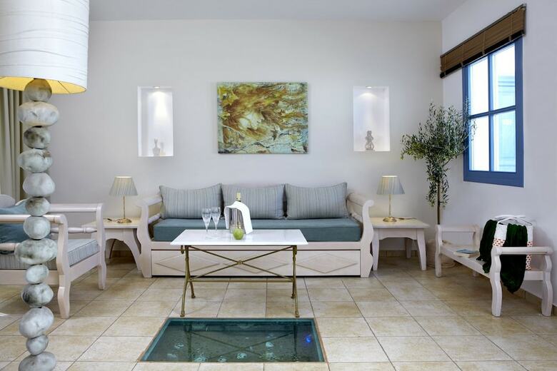 Hotel Mitos Suites