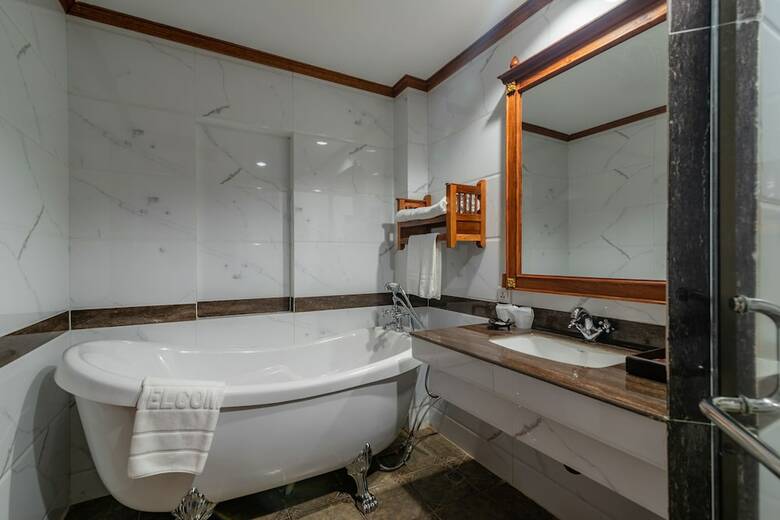 Hotel Empress Residence Resort & Spa