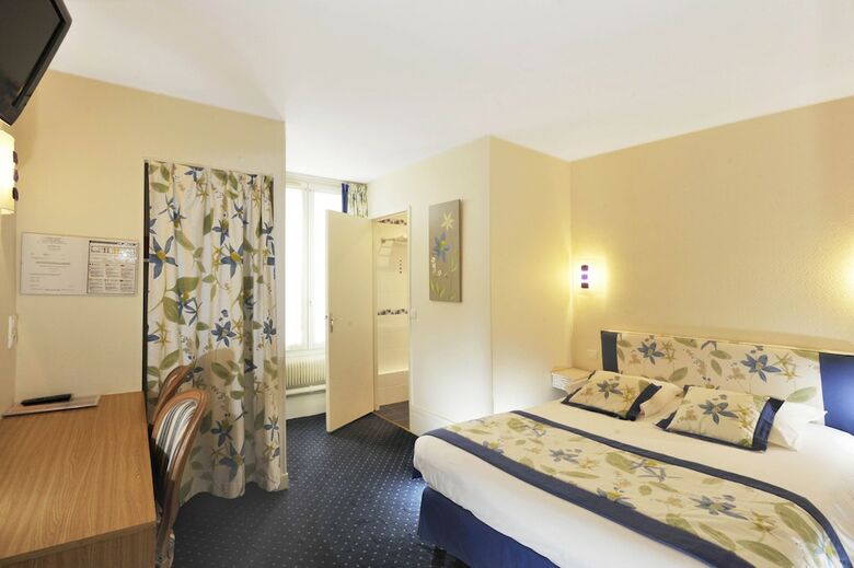A L'hotel Des Roys