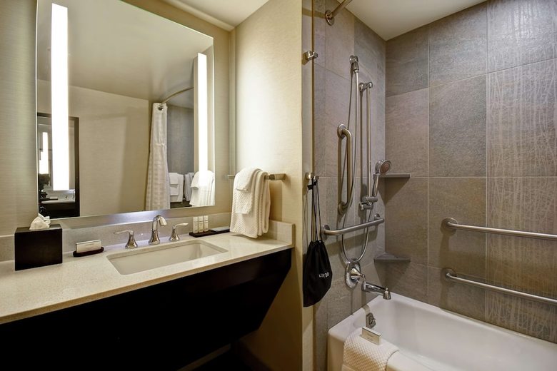 Hotel Embassy Suites Springfield