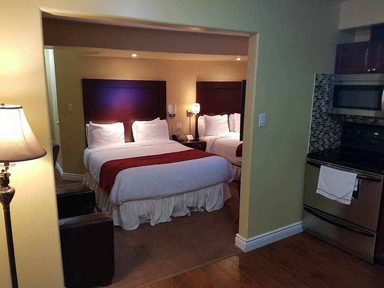 Hotel Bayside Inn & Waterfront Suites