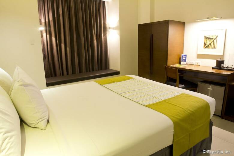 Hotel Microtel By Wyndham Acropolis