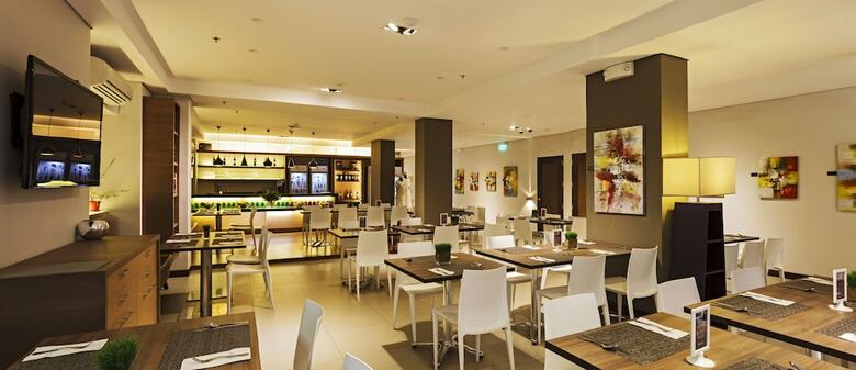Hotel Microtel By Wyndham Acropolis