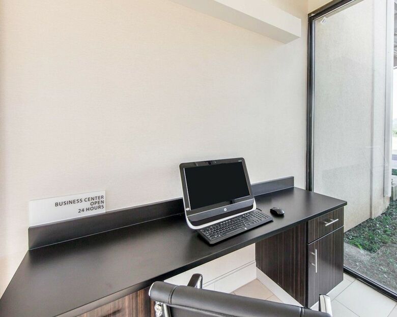 Hotel Quality Inn & Suites