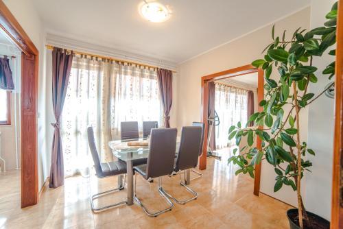 Apartment Maru?ini