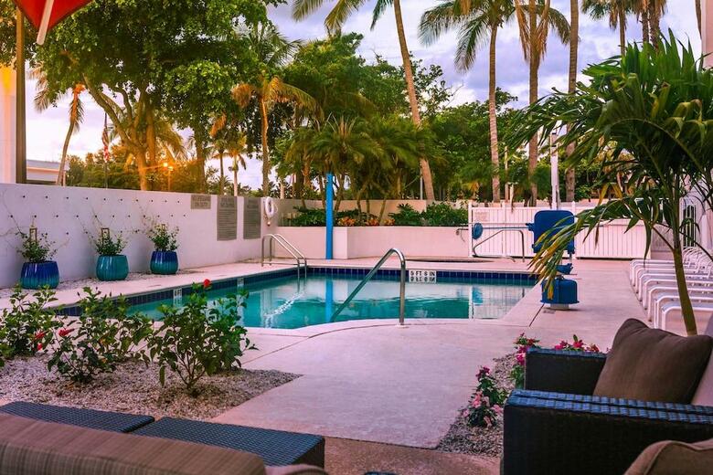 Hotel Courtyard By Marriott - Naples