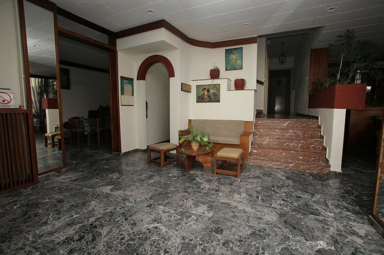 Evans Hotel