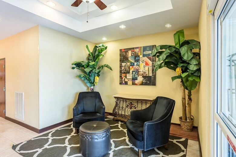 Hotel Comfort Suites