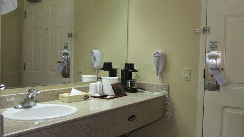 Hotel Fairbridge Inn & Suites